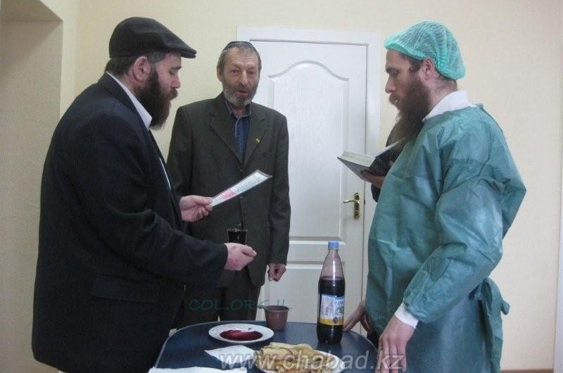 התעוררות יהודית באסטנה: שני יהודים נימולו התעוררות יהודית באסטנה: שני יהודים נימולו
