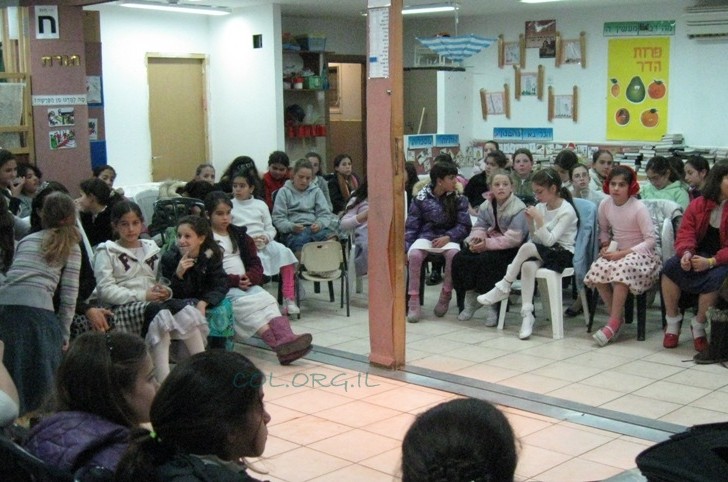 הר-חומה: בנות תנועות הנוער התאחדו בערב בבית חב