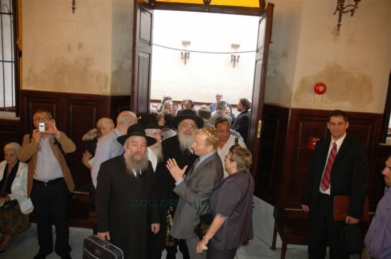 היהודים אמרו 'לחיים', ומצרים ביטלה טקס בבית-הכנסת