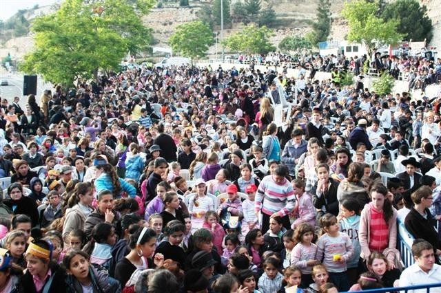 הולך וגדל ברמות: אלפי ילדים והורים בתהלוכה