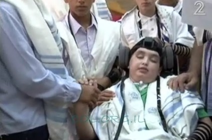 מצמרר: בר-מצווה עצוב לנער מיהוד ● צפו בוידאו