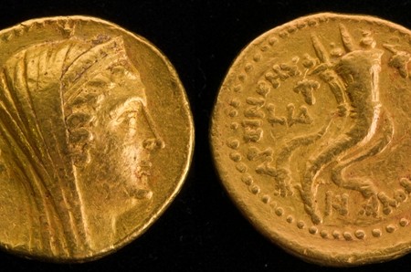 מטבע זהב נדיר מאוד בן כ-2200 שנה התגלה בחפירות בצפון