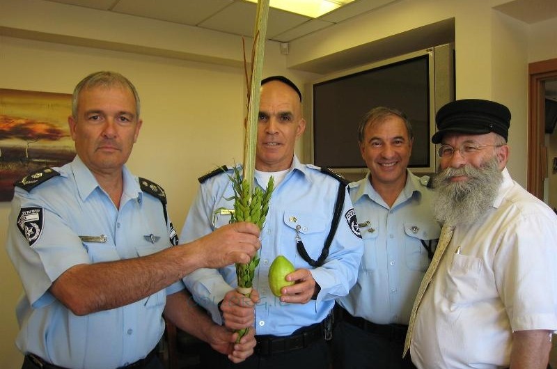 צמרת משטרת ישראל ברכו על הלולב