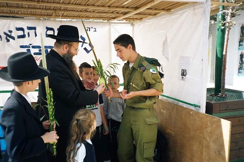 נווה יעקב: מאות זוכו במצוות ארבעת המינים 