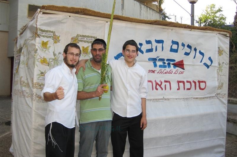 סוכות סביב השעון במגדל