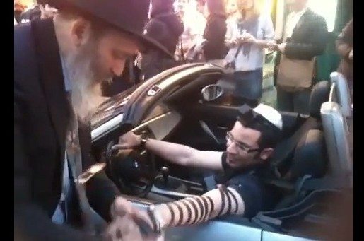 תפילין ברובע היהודי הפלעצל בפאריז ● וידאו 