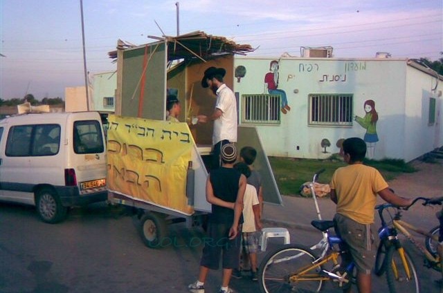 גוש קטיף: חזרו מהפעילות והסוכה התהפכה