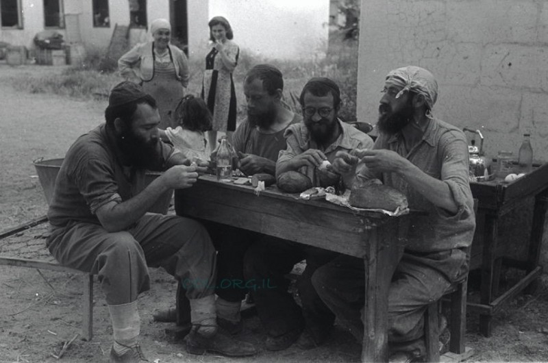 היו ימים ● התושבים הראשונים של כפר חב