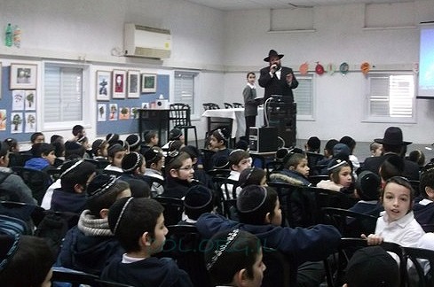 ילדי תל-אביב אחזו ב'קלאמקע' ונבחנו פומבית ● תמונות