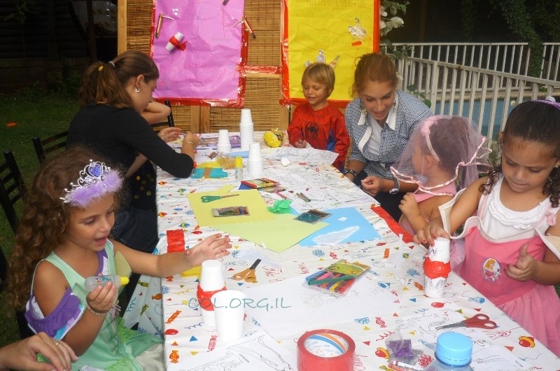 ארגנטינה: ילדי שכונת פלרורס חגגו פורים עם חב