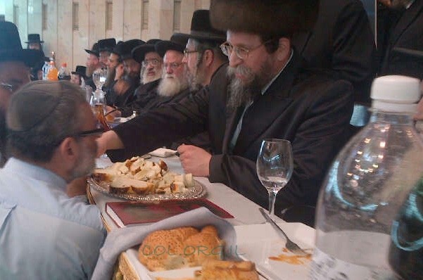 הרבי מבויאן בירך את ציבין על הסיוע לקיום סיום הש הרבי מבויאן בירך את ציבין על הסיוע לקיום סיום הש