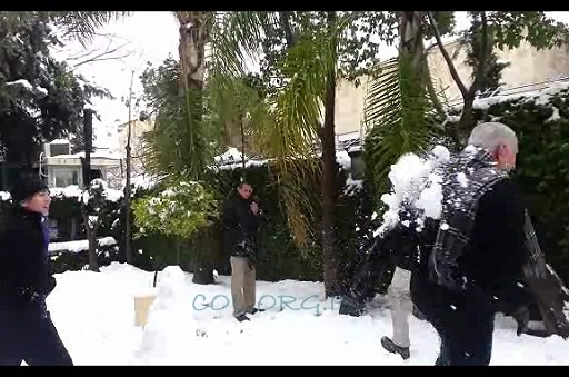 כשראש-הממשלה חטף כדור (שלג)... ● וידאו 