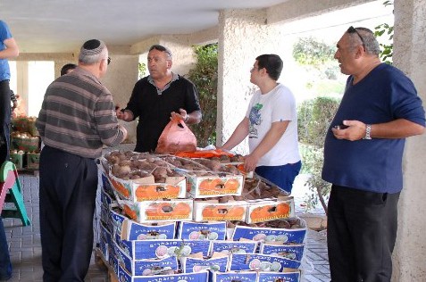 נחל'ה: קמחא דפסחא ל-180 משפחות מהשכונה  