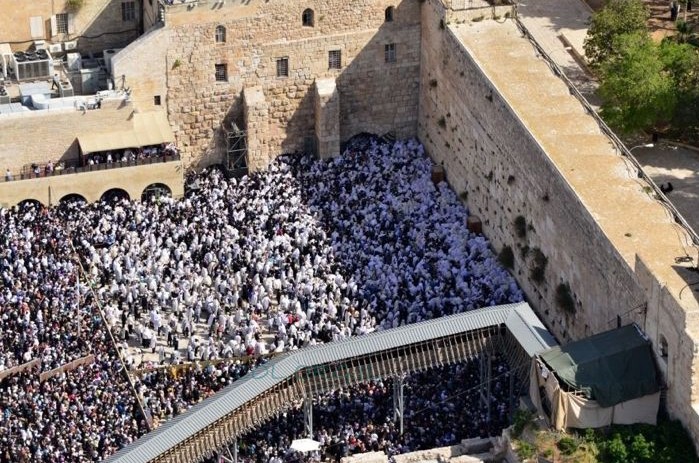 המעמד הקדוש בכותל המערבי: כך זה נראה מהאוויר