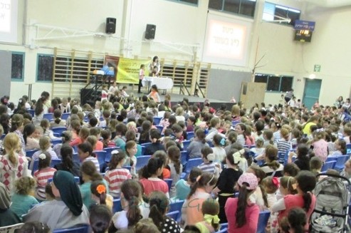  כ-2000 בנות אשדוד בכינוס של אחדות ושמחה  