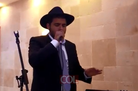 וידאו מרגש: הזמר אליסף חפץ מבצע את ד' בבות ● צפו 