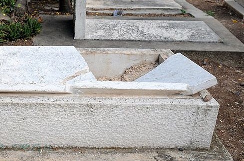 תגלית מצמררת בקבר ● סיפור לשבת תגלית מצמררת בקבר ● סיפור לשבת
