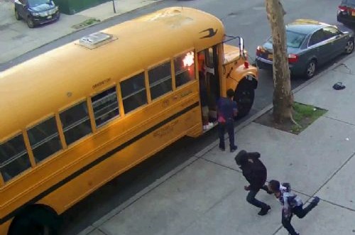 ארבעה נעצרו בברוקלין בחשד להצתת האוטובוס