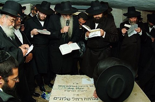 בשבוע הבא: העלייה המסורתית לקבר הרבנית מנוחה רחל ע