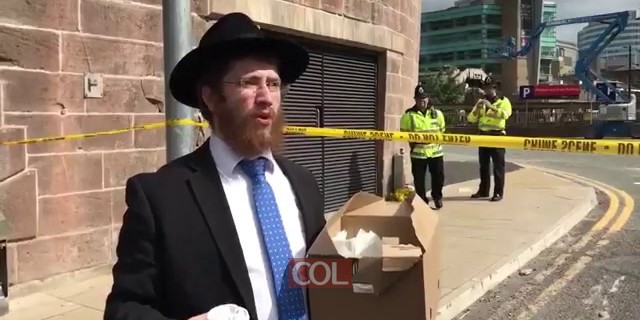 Rabbi Cohen delivers refreshments to Manchester police
