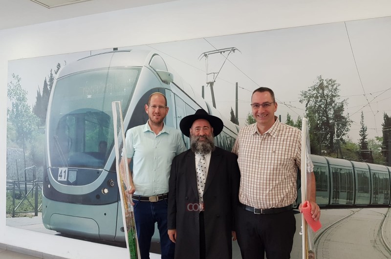 מנהלי סיטיפס הרכבת הקלה בירושלים קיבלו ד' מינים מהודרים