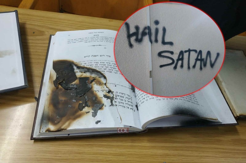 מזעזע: אלמוני שרף ספרים תורניים וריסס גרפיטי אנטישמי