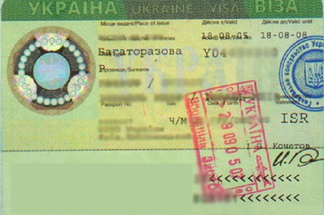 אוקראינה מאיימת לחייב שוב באשרות כניסה למדינה