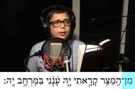 השליח הצעיר מקליפורניה עם הפרק החדש של הרבי 