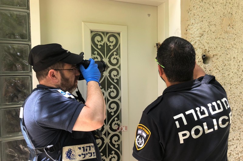 זעזוע בחיפה: אלמוני השחית מזוזות בבתים באחת השכונות