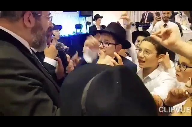 הרב לאו בבוחן פתע בבר מצווה 
