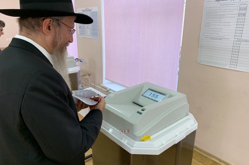 מוסקבה: הרב והשליח הראשי הצביע בבחירות לעירייה
