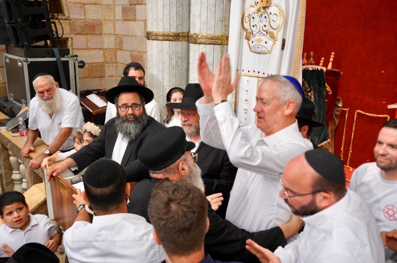 הפתעה: המועמד להרכבת הממשלה בהקפות בכפר חב