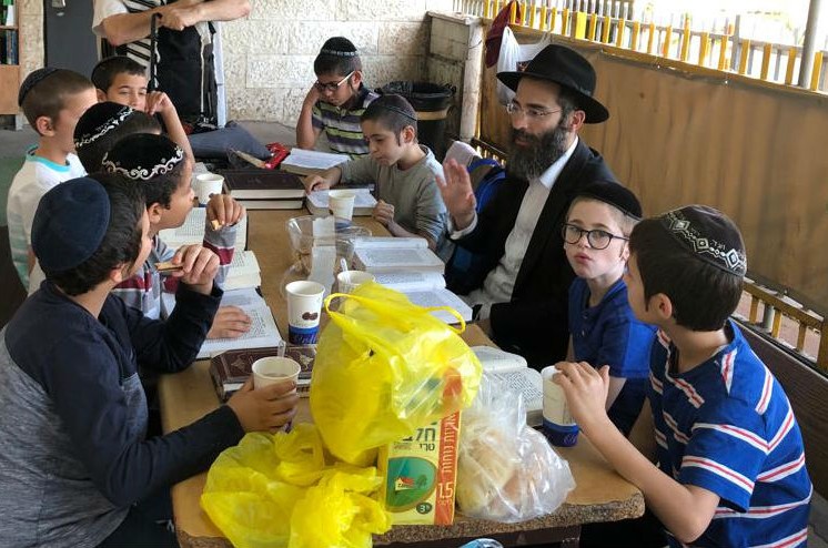 טרם הצלצול: תלמידי תלמוד תורה חב