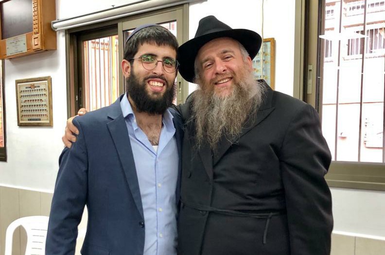 בשמחות: מנדי חנונו מ׳חנונוס שירותי קייטרינג׳ נצפה היום עם השליח הראשי לתאילנד, הרב יוסף חיים קנטור, בברית לנכדו למשפחת ברוד. ויקרא שמו: מנחם מענדל.