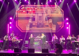 הלילה בפאריז: גדול הזמר החסידי ר' אברהם פריד מבצע את 'אבא של כולם', במופע משותף ונדיר מסוגו עם מרדכי בן דוד. צפו: הלילה בפאריז: גדול הזמר החסידי ר' אברהם פריד מבצע את 'אבא של כולם', במופע משותף ונדיר מסוגו עם מרדכי בן דוד. צפו: