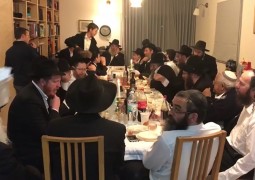 המשפיע הרב מענדל דערען מתוועד לרגל ט'-י' כסלו בקהילת חב המשפיע הרב מענדל דערען מתוועד לרגל ט'-י' כסלו בקהילת חב
