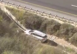 צפו: כך אותר נהג ש'עף' עם רכבו מכביש 6 לתעלה צפו: כך אותר נהג ש'עף' עם רכבו מכביש 6 לתעלה