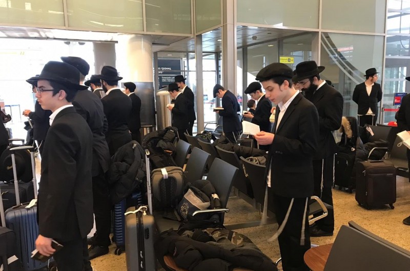 כ-30 תלמידי שיעור א' בישיבה קטנה תומכי תמימים בשכונת 'איסטרה', שעמדו בהצלחה במבחן, יוצאים כעת בטיסה ממוסקבה לרבי, לכבוד יום הקדוש יו