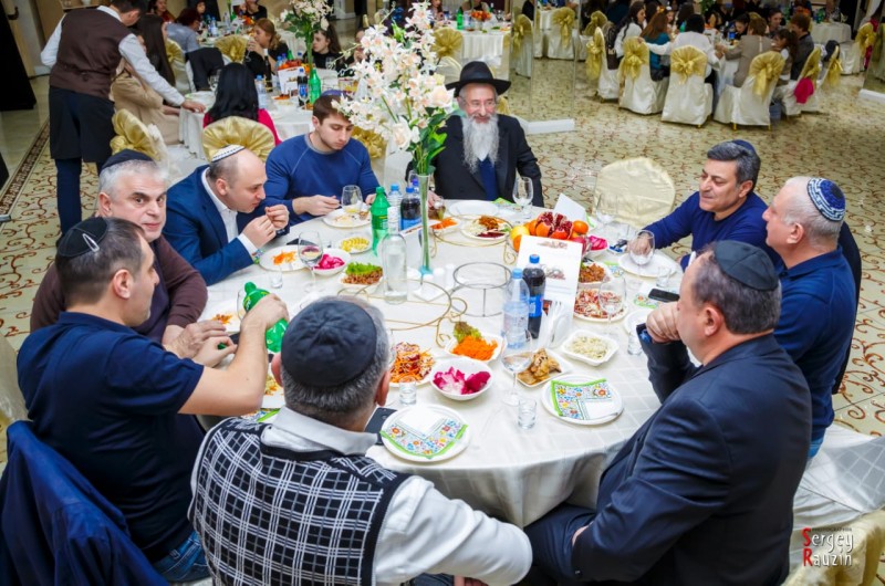 הקהילה היהודית באלמא-אטא שבקזחסטאן חגגה את ט