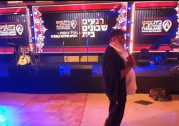 מתחברים מרחוק: הכנות אחרונות לדינר השנתי למען חב מתחברים מרחוק: הכנות אחרונות לדינר השנתי למען חב