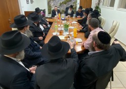 נציגים מ-10 בתי כנסת חב נציגים מ-10 בתי כנסת חב