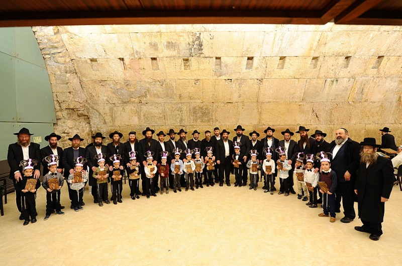 בוחרים בתורה: מסיבת הסידור של ילדי 'אהלי מנחם' בכותל המערבי