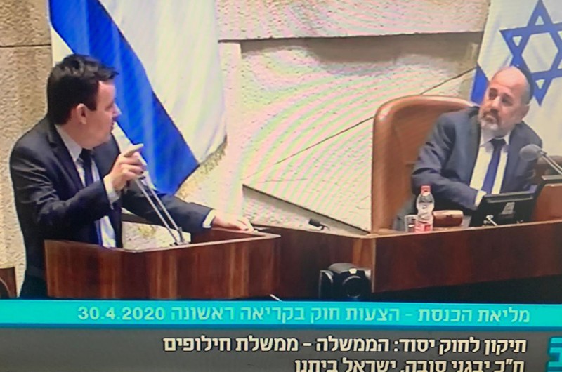 במהלך נאומו, ח״כ יבגני סובה מ'ישראל ביתנו' מפתיע את היו