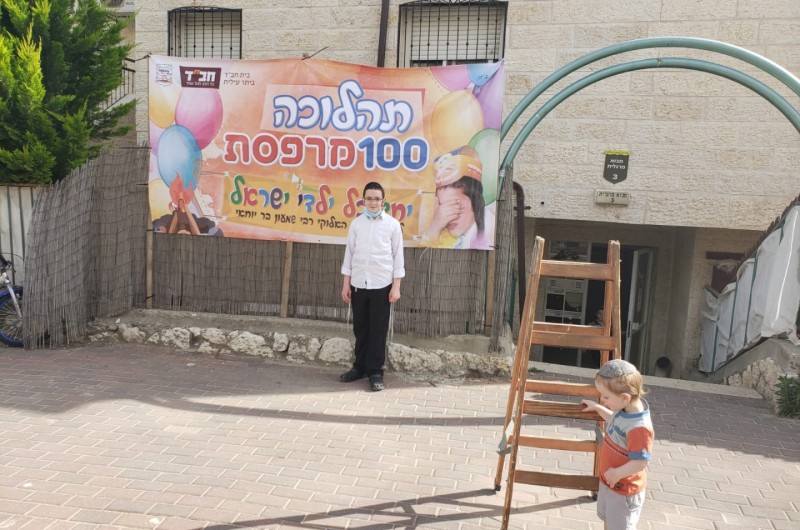 נערכים לתערוכת '100מרפסת': רגע לפני ל