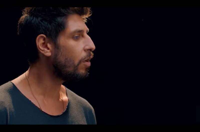 בסינגל החדש של הזמר והיוצר הישראלי: חוויות מבית חב