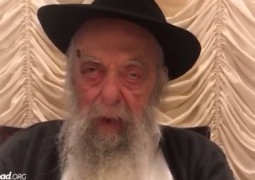 בהתוועדות וירטואלית עולמית של ועד תלמידי התמימים העולמי שנערכה אמש, דיבר המשפיע הרב יואל כהן בהתרגשות תוך כדי שנשנק בבכי בהתוועדות וירטואלית עולמית של ועד תלמידי התמימים העולמי שנערכה אמש, דיבר המשפיע הרב יואל כהן בהתרגשות תוך כדי שנשנק בבכי