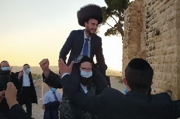 בירושלים חגגו את שמחת הנישואין של החתן שמעון מהעיר ויניצא שבאוקראינה עב