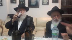 בברית שהתקיימה היום לבנו של ר' נתי פריז, חתנו של הרה בברית שהתקיימה היום לבנו של ר' נתי פריז, חתנו של הרה