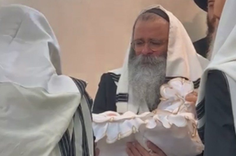 הברית שריגשה את קראון הייטס; הסנדק החל לבכות בקריאת השם