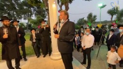 החזן דודו פישר מבצע את החזן דודו פישר מבצע את